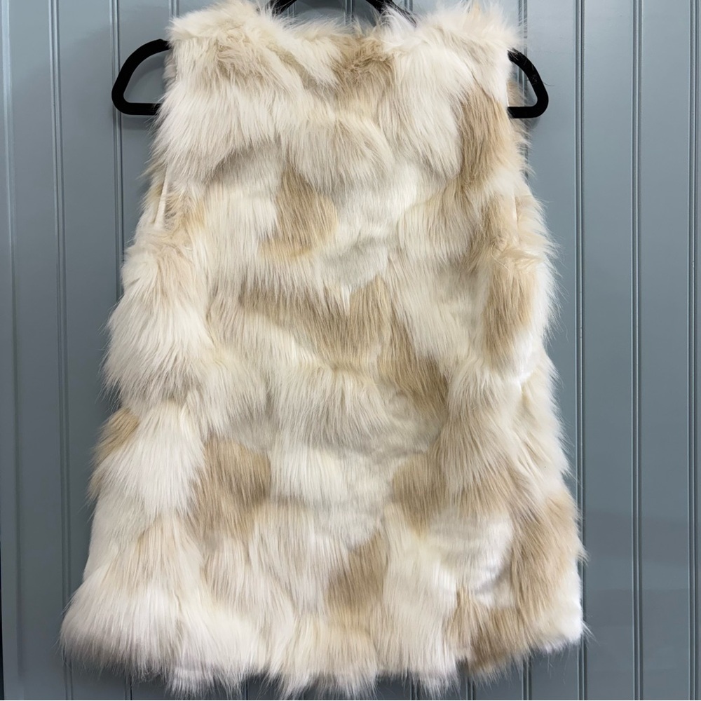 Miss Selfridge Cream and Tan Faux Fur Vest Size 2-4 - Picture 3 of 6